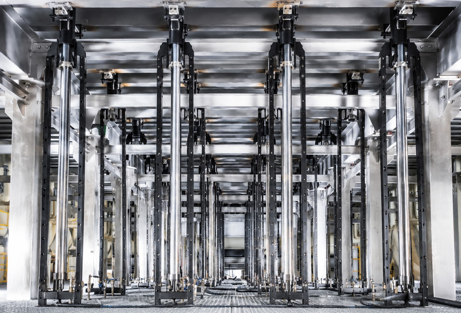 Key Components of a Water-Cooled Molybdenum Electrode Assembly for Glass Furnaces